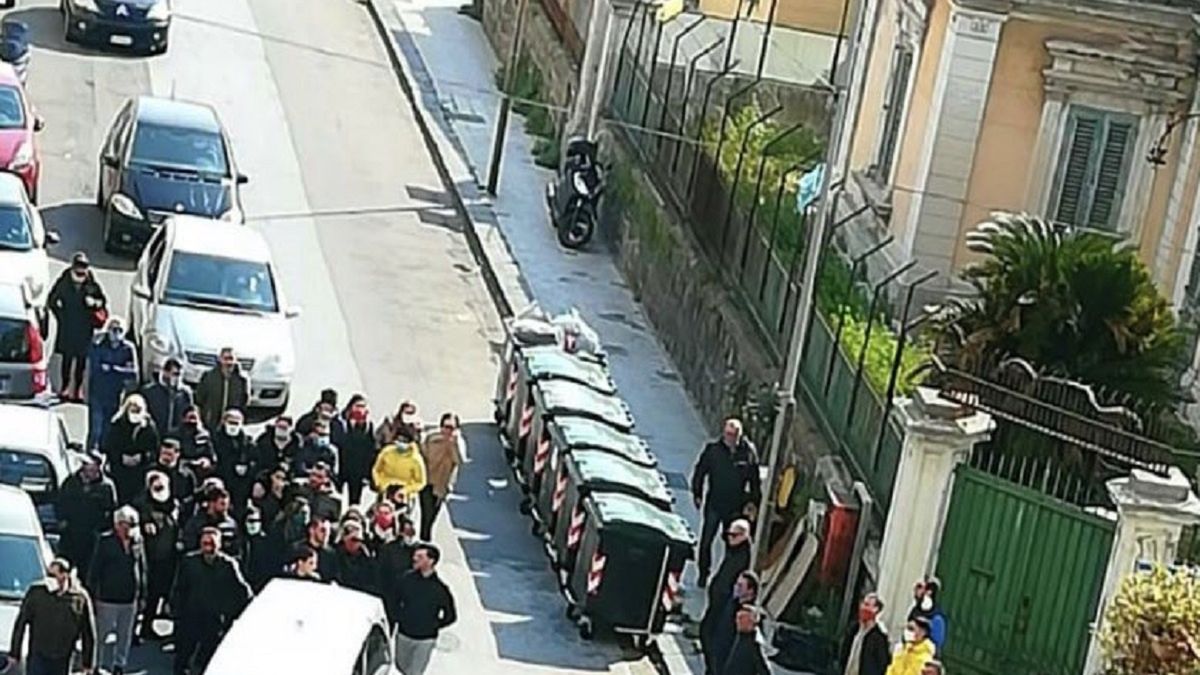 W trakcie trwania epidemii koronawirusa, na Sycylii odbył się pogrzeb jednego z członków rodziny mafijnej. 