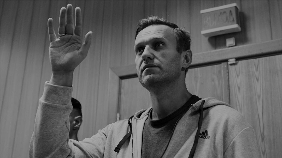 Aleksiej Nawalny zatrzymany przez policj?
TOPSHOT - Russian opposition leader Alexei Navalny gestures during his trial at a Moscow courthouse on August 27, 2018. - A Moscow court on August 27, 2018 gave a 30-day jail sentence to Russian opposition leader Alexei Navalny over an unsanctioned protest earlier this year, just days before another planned political rally. (Photo by Vasily MAXIMOV / AFP)
VASILY MAXIMOV