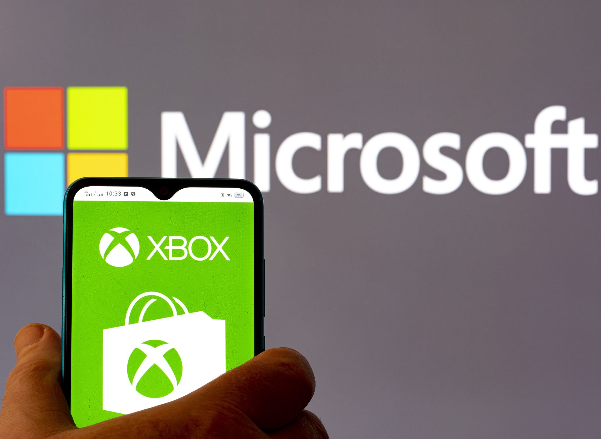 UKRAINE - 2022/01/08: In this photo illustration, Microsoft Xbox logo seen displayed on a smartphone. (Photo Illustration by Igor Golovniov/SOPA Images/LightRocket via Getty Images)