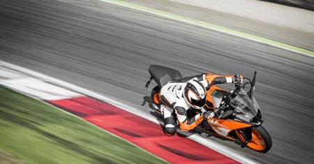 Przyłapano prototyp motocykla KTM RC 890. Niestety, tylko na tor wyścigowy