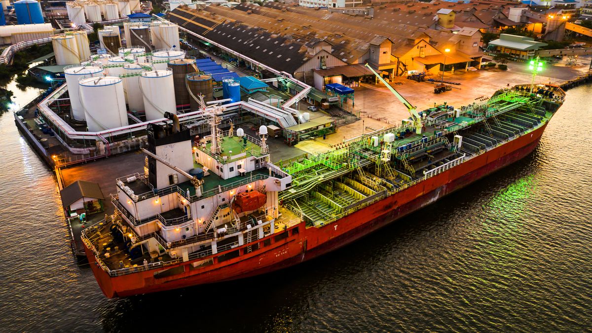 Tanker ship loading
Aerial top view tanker ship loading Liquefied Petroleum.
bugto
