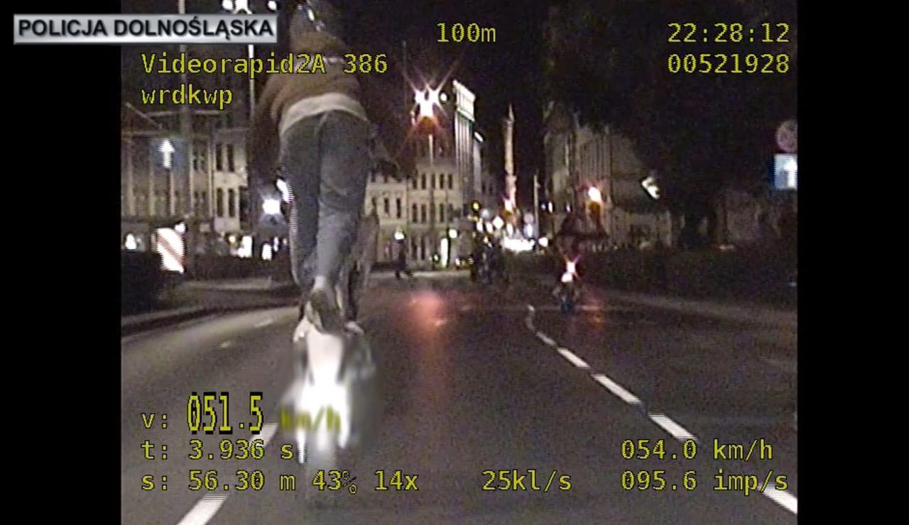 Wrocław: Niebezpieczne akrobacje na motocyklu. 20-latka nagrała kamera