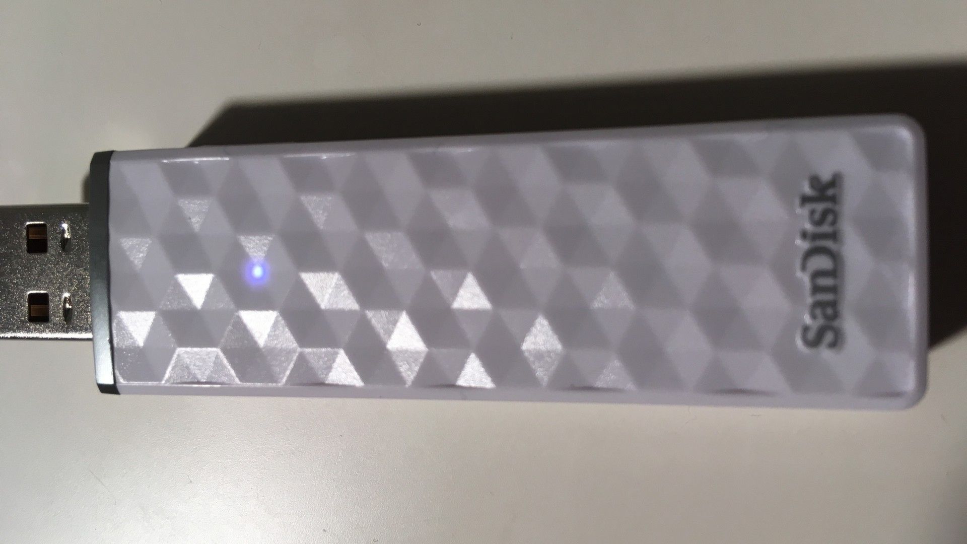 SanDisk Connect Wireless Stick – mobilny, bezprzewodowy magazyn danych 3