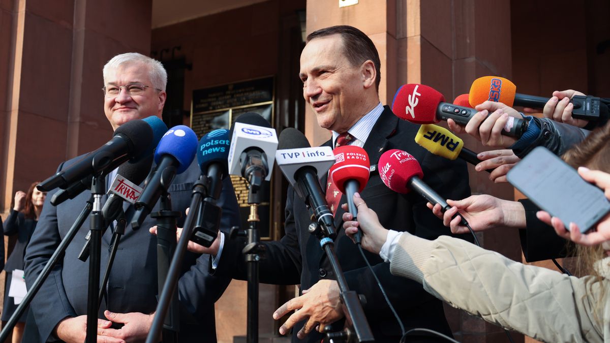 Rados�aw Sikorski, Andrij Sybiha
Warszawa, 12.03.2025. Minister spraw zagranicznych RP Rados�aw Sikorski (P) i minister spraw zagranicznych Ukrainy Andrij Sybiha (L) podczas briefingu prasowego przed siedzib� Ministerstwa Spraw Zagranicznych w Warszawie, 12 bm. (jm) PAP/PAlbert Zawada
Albert Zawada
briefing po spotkaniu, Centrum Prasowe MSZ, dyplomacja, Ministerstwo Spraw Zagranicznych, msz, polityk, polityka, prasowe, szef dyplomacji