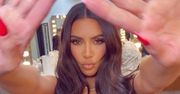 Kim Kardashian pozdrawia fanów o poranku, prezentując krągłości w skąpym bikini (ZDJĘCIA)