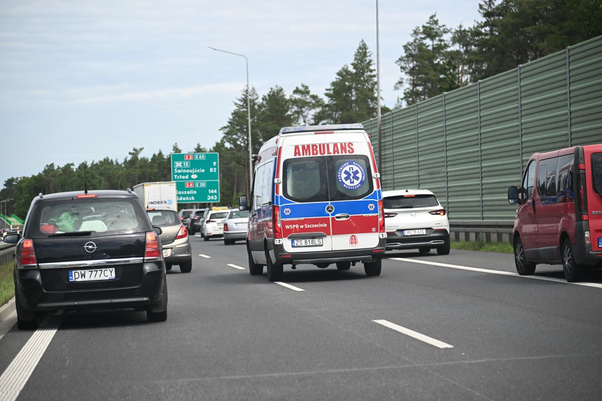 wypadek, dziecko, policja, straż pożarna Groźny wypadek na S3. Jest wielu rannych, w tym dzieci