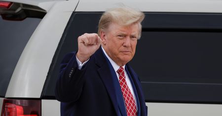 Problemy Trumpa? "Odda mu pięknym za nadobne"