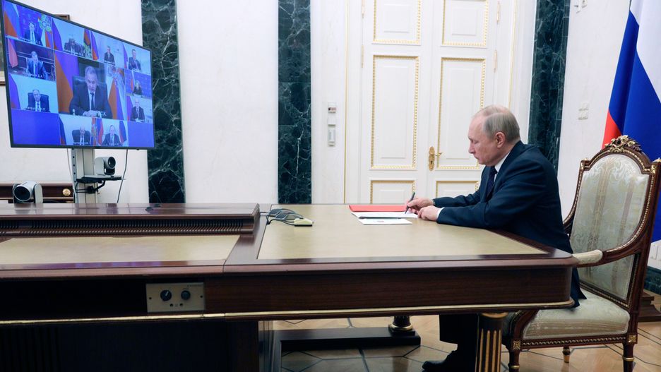  epa09816776 Russian President Vladimir Putin chairs a meeting with permanent members of the Russsia's Security Council via teleconference call at the Kremlin in Moscow, Russia, 11 March 2022.  EPA/MIKHAIL KLIMENTYEV / SPUTNIK / KREMLIN POOL MANDATORY CREDIT Dostawca: PAP/EPA.