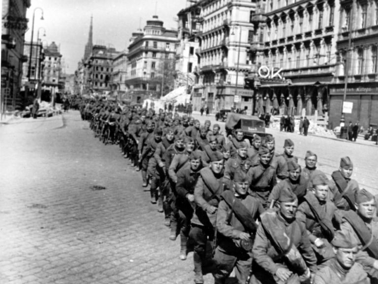 Alianci musieli pamiętać o tym, że Armia Czerwona miałaby gdzie się cofać