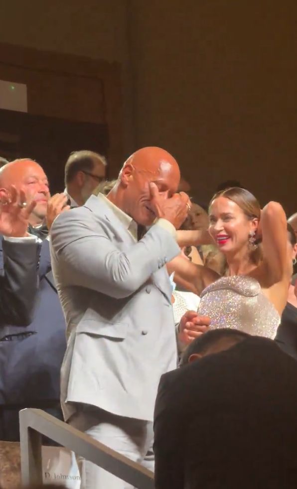 Dwayne Johnson zalał się łzami