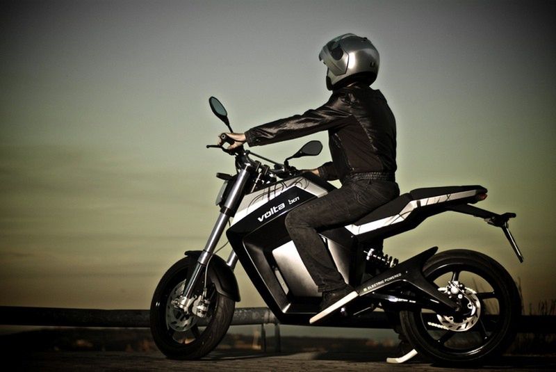 Elektryczny motocykl Volta BCN - gratka dla ekologów i miłośników much w zębach 3