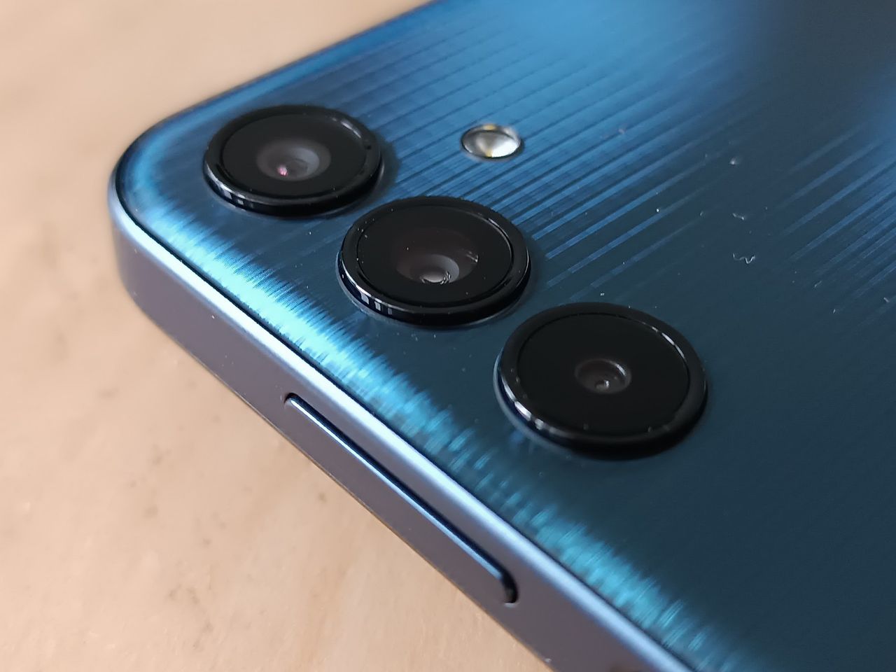 Trzy obiektywy Samsung Galaxy M15 5G