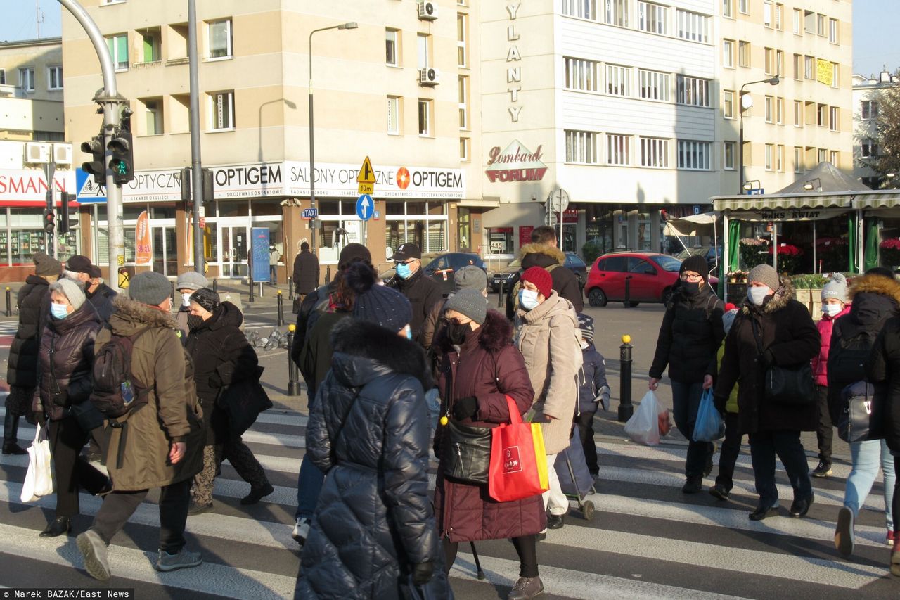 Nie muszą nosić maseczek. Ekspert nie ukrywa: to rozporządzenie to błąd