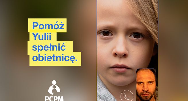 Mała Yulia z Ukrainy obiecuje tacie naukę w Polsce. Kampania Fundacji Polskie Centrum Pomocy Międzynarodowej