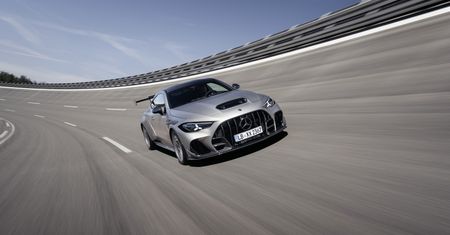 Mercedes-AMG CLE 646 Spezialanfertigung to torowy potwór z V8. Powstanie tylko garstka aut