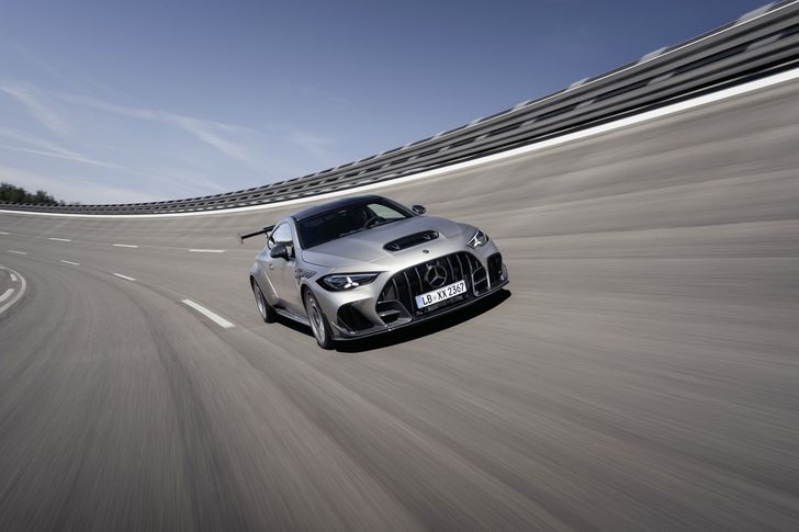 Mercedes-AMG CLE 646 Spezialanfertigung to torowy potwór z V8. Powstanie tylko garstka aut