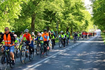 Lublin: Jubileuszowy Rajd Rowerowy z okazji Dnia Dziecka. Kilkuset cyklistów udało się nad Zalew Zemborzycki