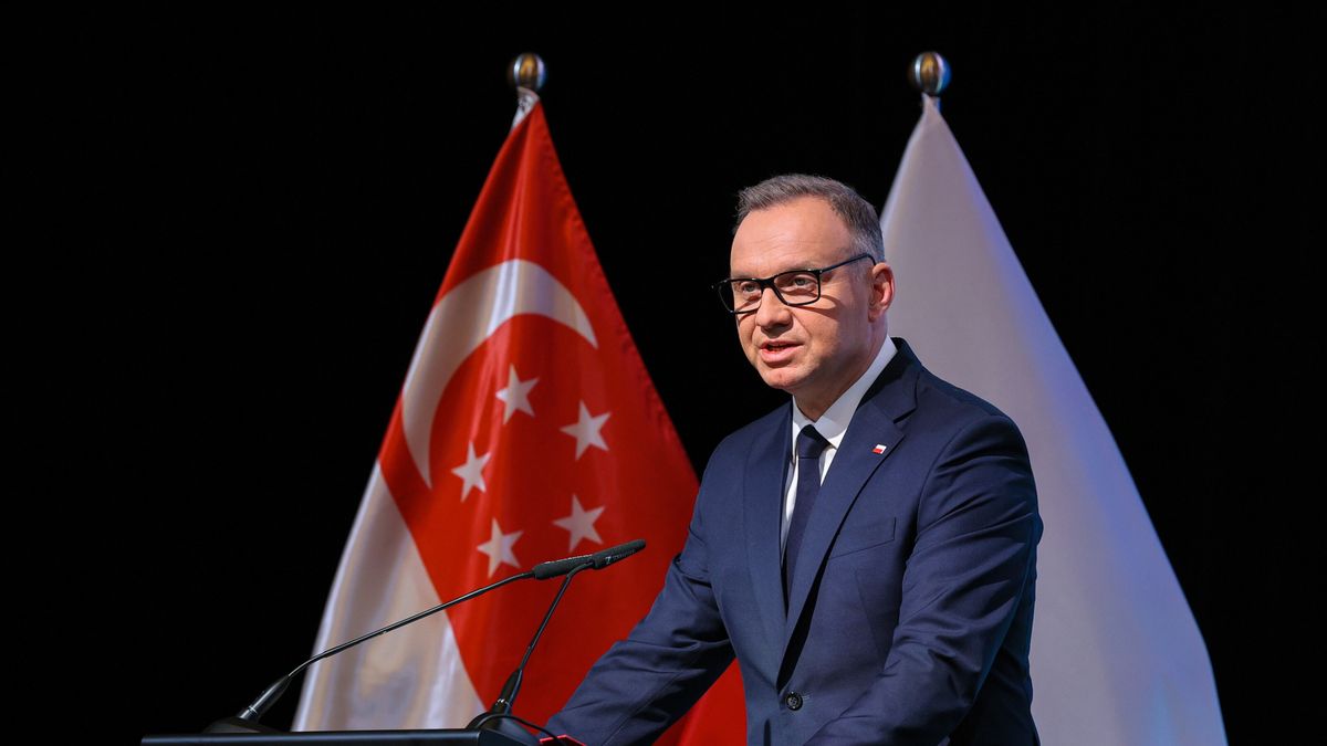 Singapur, 13.06.2025. Prezydent RP Andrzej Duda podczas w otwarcia Forum Biznesu Polska-Singapur ?How to reach economic success in turbulent times: Poland - Singapore high level business roundtable? w hotelu Shangri-La Singapore w Singapurze, 13 bm. Polska para prezydencka kontynuuje wizytę w Malezji i Singapurze. (aldg) PAP/Paweł Supernak