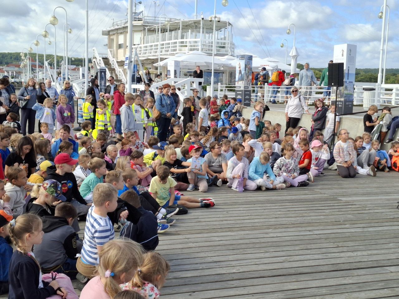 Sopot: Ponad 300 dzieci, rozmowy z zawodowcami, pokazy i szanty. Szkolny sezon żeglarski ponownie otwarty