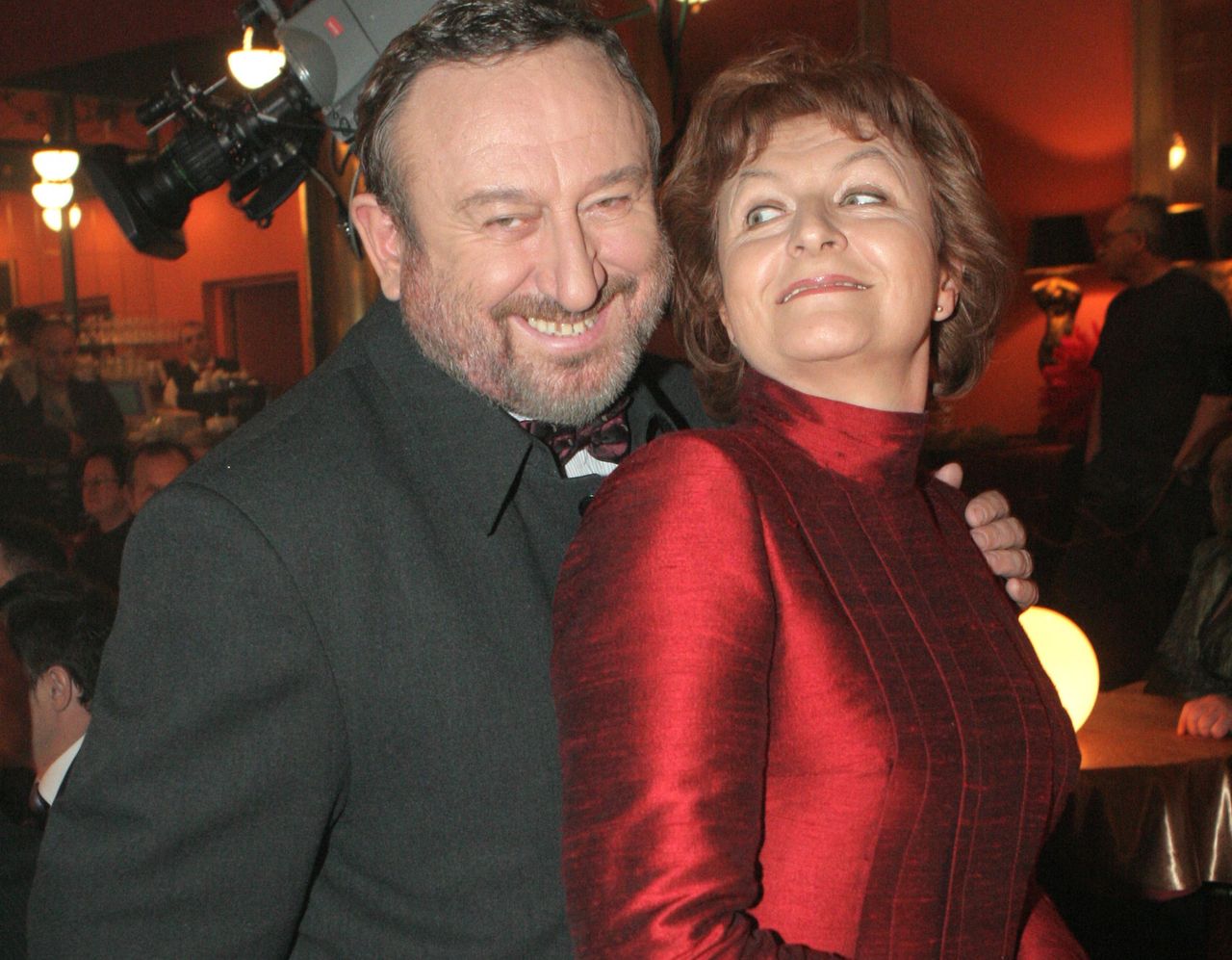 Nigdy nie była zazdrosna. "Nie szukała włosów na marynarce"