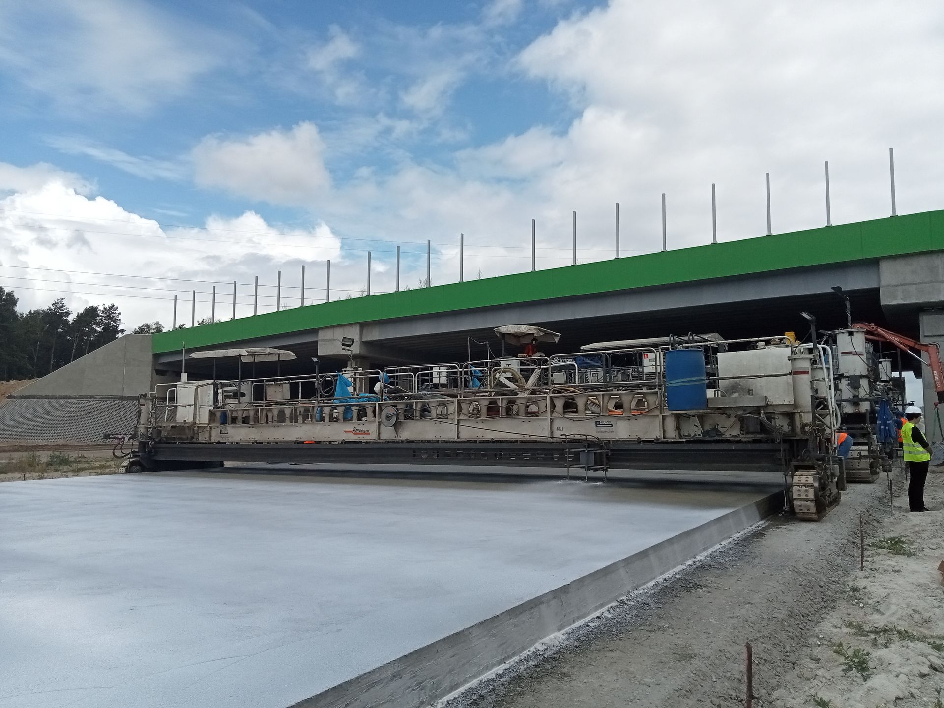 Obsługa rozściełacza do budowy nawierzchni betonowej autostrady A1