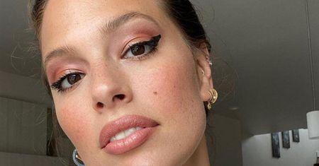 Ashley Graham łysiała po porodzie. Zdradziła, jaki kosmetyk ją uratował