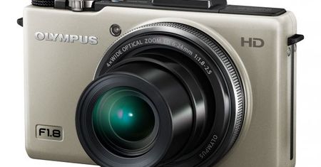 Olympus XZ-1 w srebrnych szatach i z nowym wynalazkiem