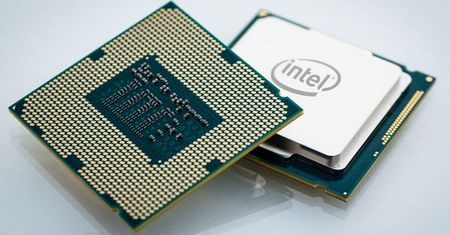 Intel Core 9000K - slajdy producenta potwierdzają specyfikację (i lutowany odpromiennik ciepła)