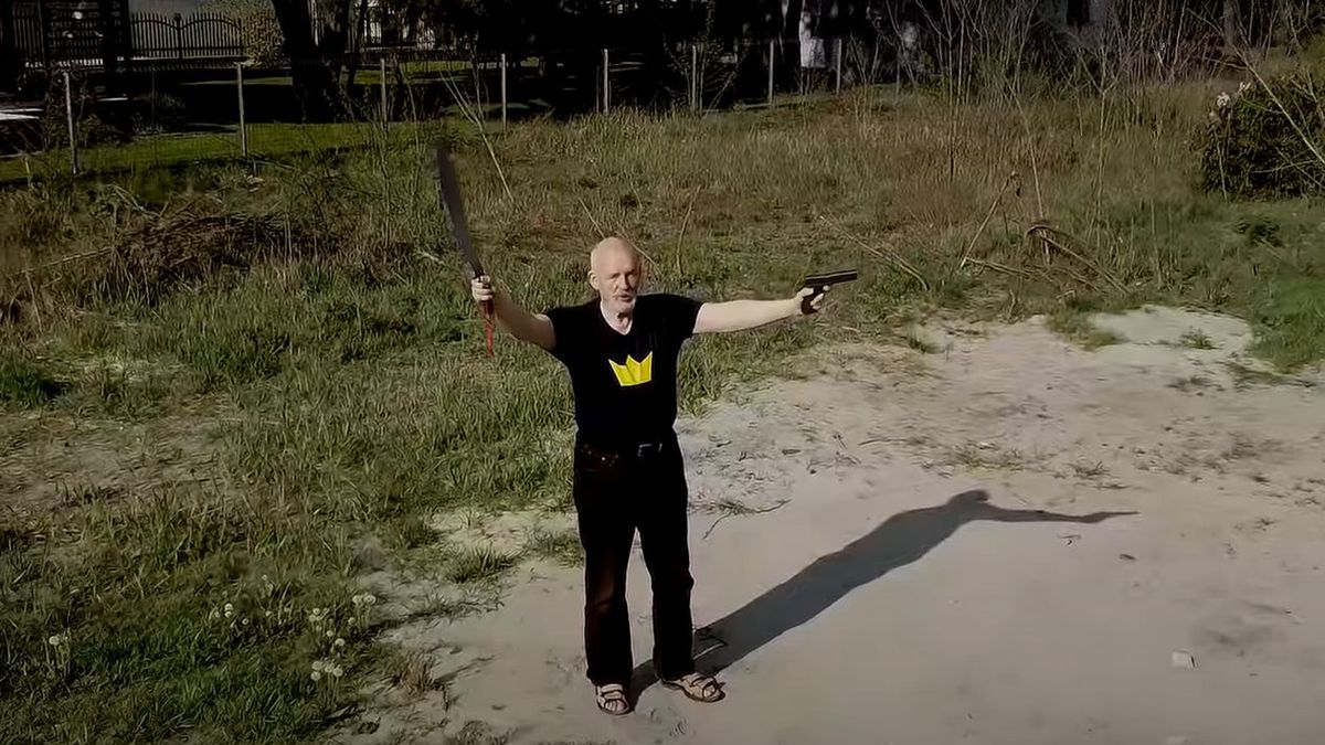 Janusz Korwin-Mikke wziął udział w #Hot16Challenge