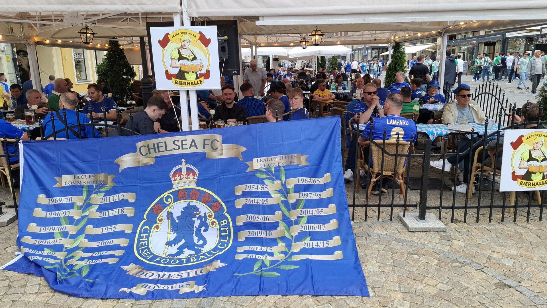 Finał Ligi Konferencji 2025 Betis vs Chelsea, Wrocław, Rynek w południe, kibice Betisu i Chelsea, 28.05.2025