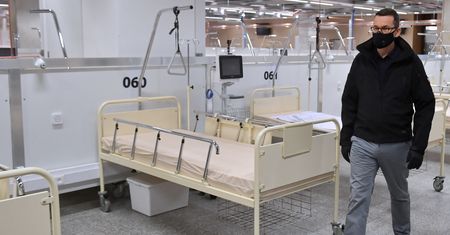 Lockdown ostatecznością. Morawiecki: "Nie chcemy całkowicie zamykać gospodarki"