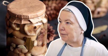 Siostra Anastazja ma swój sposób na marynowane grzyby. Kluczowy jest jeden składnik