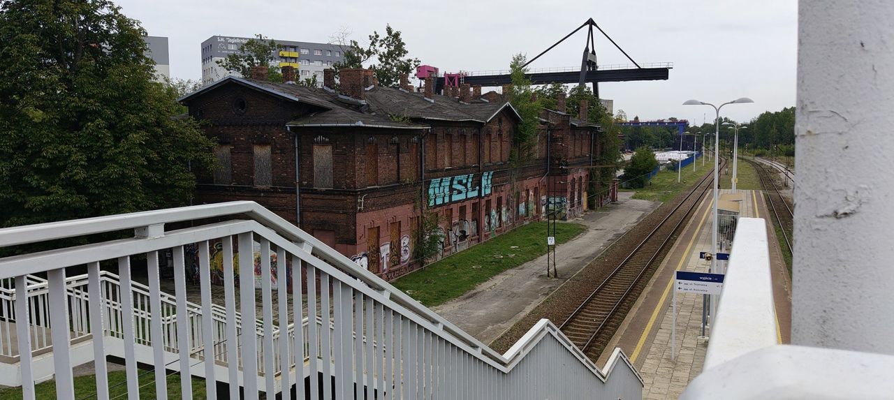 Sosnowiec: Dworzec Południowy - zapomniany zabytek i ruina z bogatą historią! Jaka czeka go przyszłość? Budynek jest w coraz gorszym stanie