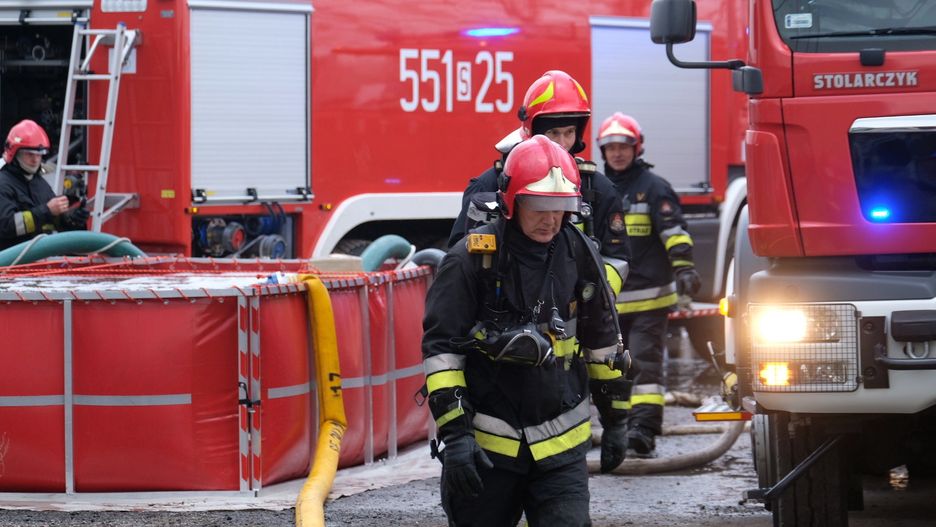 Katowice. 12 jednostek straży gasi pożar w szpitalu