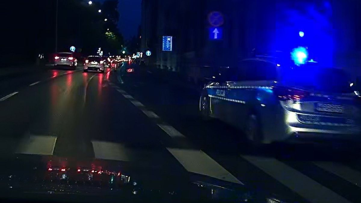 Nagrali policyjny radiowóz. Zarzucają im złamanie przepisów