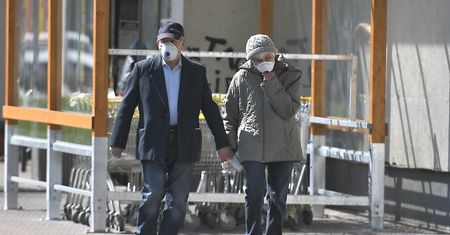 Nowe obostrzenia pandemiczne weszły w życie. Mają pomóc w zahamowaniu czwartej fali COVID-19