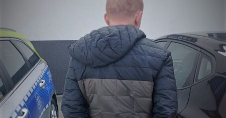 Policjanci nie musieli szukać. 47-latek sam przyszedł na komisariat