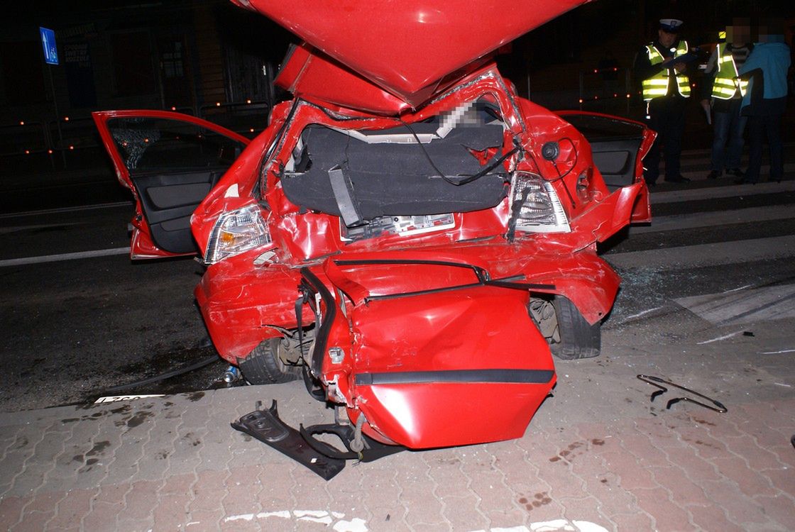 Zmiażdżony Opel Astra