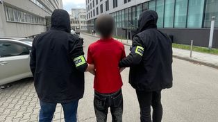 Nocny rajd "grafficiarza" po Krakowie. Zatrzymany 18-latek usłyszał siedem zarzutów