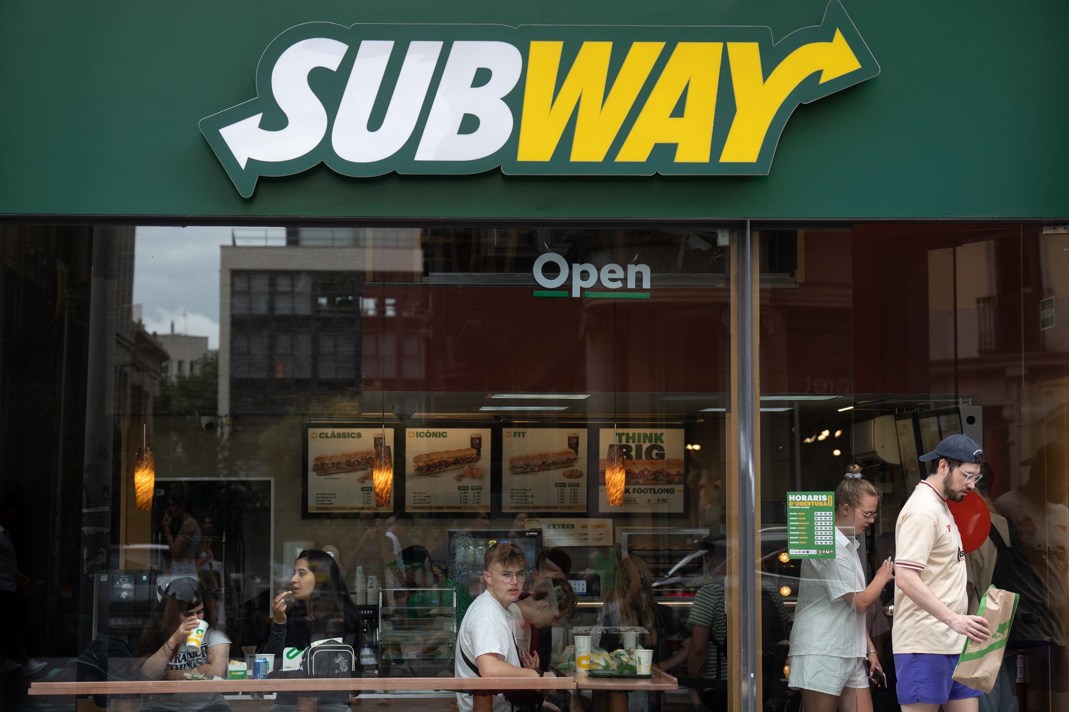 Miliarderka, o której mało kto słyszał. Odziedziczyła sieć Subway i rozdaje majątek