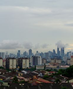 Koronawirus w Malezji. Towary w sklepach pokryły się pleśnią