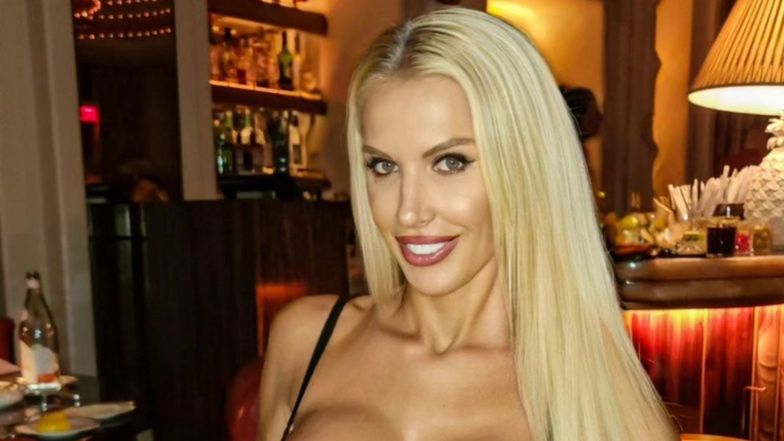 Aneta Glam pozuje w czerwonej mini u boku 72-letniego MILIARDERA