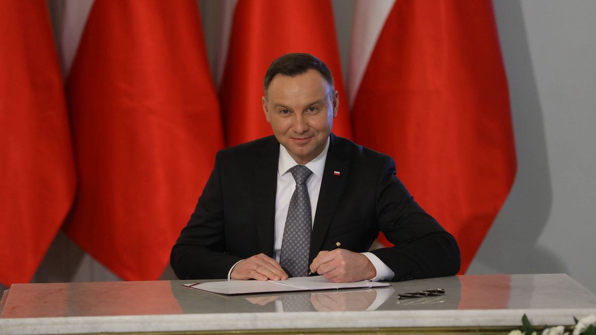 Andrzej Duda
Rafa� Guz
Andrzej Duda, niedziel�, ograniczenie handlu, Pa�ac Prezydencki, podpisanie, polityk, polityka, Prezydent RP, ustawa, ustawa o ograniczeniu handlu