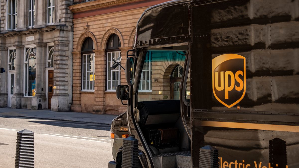 ups, united parcel service, truck, vehicle, delivery, city, american, brand, brown, business, cargo, company, courier, driven, freight, logo, package, parcel, postal, service, shipment, shipping, sign, street, transport, transportation, united, urban, van, worldwide, electric vehicle