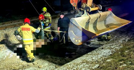 Dramat na przejeździe kolejowym. Niecodzienna tragedia w  Poroninie
