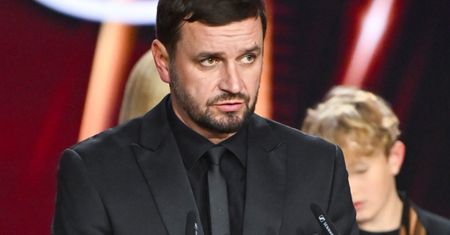 Jego film wygrał festiwal w Gdyni. Jest partnerem aktorki z nowej "Lalki"