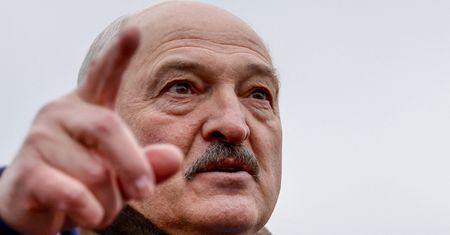Nowe doniesienia z Białorusi. "Dzwonią białoruscy wojskowi. Mówią, że się poddadzą"