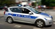 Zdarzenie drogowe na DK 74 na wysokości miejscowości Helenów w gminie Bełchatów. Fiat uderzył w tył ciężarówki. Dwie osoby w szpitalu