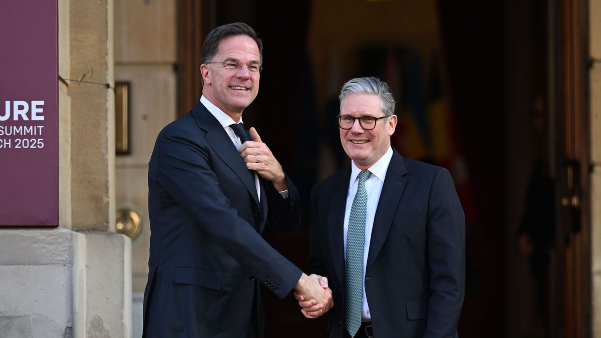 Britain's Prime Minister Starmer hosts European leaders in London
epa11934681 Britain's Prime Minister Keir Starmer (R) greets NATO Secretary General Mark Rutte as he arrives for a summit on Ukraine at Lancaster House in London, Britain, 02 March 2025. Starmer is hosting a summit of European leaders in London to discuss the ongoing war in Ukraine.  EPA/Chris J. Ratcliffe / POOL 
Dostawca: PAP/EPA.
Chris J. Ratcliffe / POOL
summit, eu, leaders, heads of state, meeting, securing our future, london summit