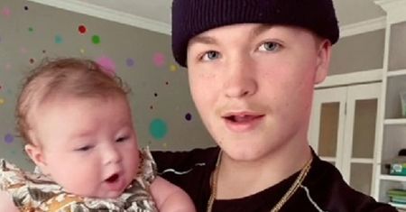 16-latek został samotnym ojcem. Takiej lawiny komentarzy nikt się nie spodziewał